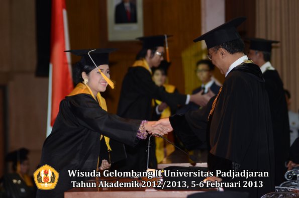 wisuda-unpad-gel-ii-ta-2012_2013-fakultas-ekonomi-dan-bisnis-oleh-rektor-151