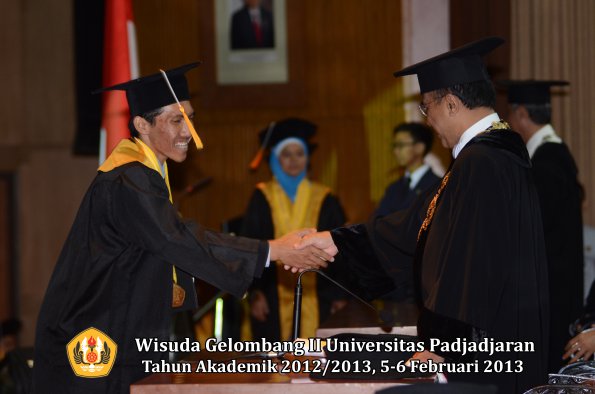 wisuda-unpad-gel-ii-ta-2012_2013-fakultas-ekonomi-dan-bisnis-oleh-rektor-160