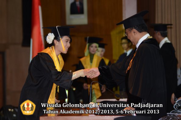 wisuda-unpad-gel-ii-ta-2012_2013-fakultas-ekonomi-dan-bisnis-oleh-rektor-169