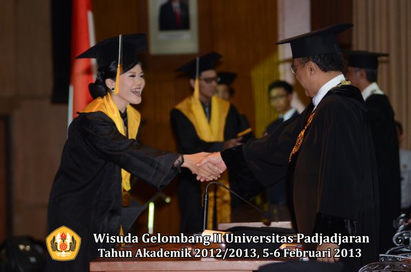 wisuda-unpad-gel-ii-ta-2012_2013-fakultas-ekonomi-dan-bisnis-oleh-rektor-173