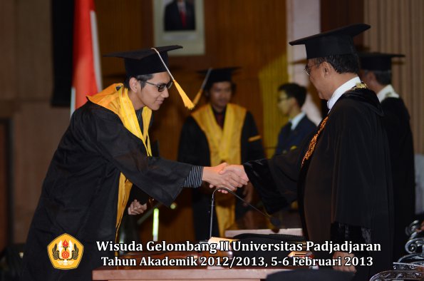 wisuda-unpad-gel-ii-ta-2012_2013-fakultas-ekonomi-dan-bisnis-oleh-rektor-174