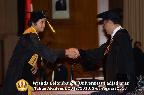 wisuda-unpad-gel-ii-ta-2012_2013-fakultas-ekonomi-dan-bisnis-oleh-rektor-175