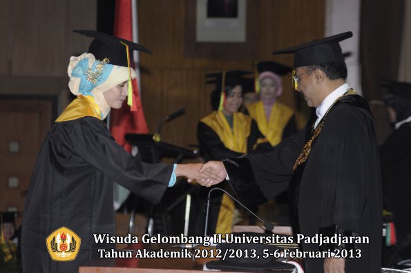 wisuda-unpad-gel-ii-ta-2012_2013-fakultas-mipa-oleh-rektor-044