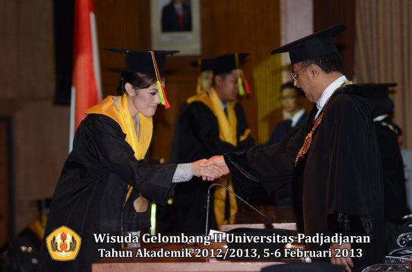 wisuda-unpad-gel-ii-ta-2012_2013-fakultas-mipa-oleh-rektor-132