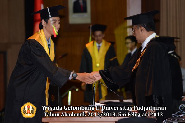 wisuda-unpad-gel-ii-ta-2012_2013-fakultas-mipa-oleh-rektor-150