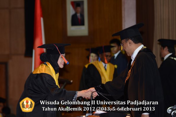 wisuda-unpad-gel-ii-ta-2012_2013-fakultas-teknik-geologi-oleh-rektor-002