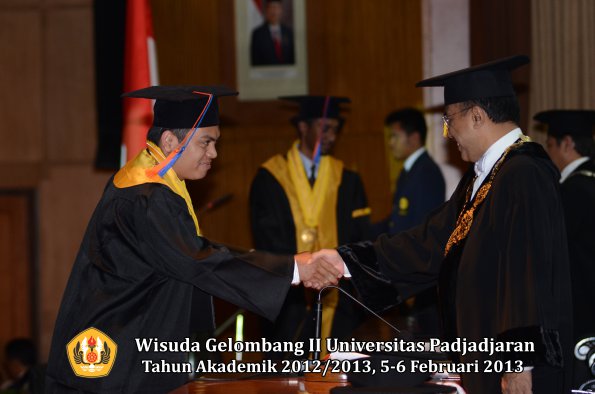 wisuda-unpad-gel-ii-ta-2012_2013-fakultas-teknik-geologi-oleh-rektor-005