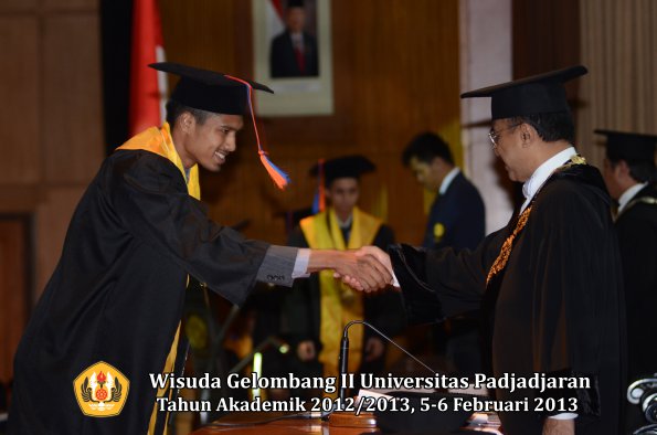 wisuda-unpad-gel-ii-ta-2012_2013-fakultas-teknik-geologi-oleh-rektor-010