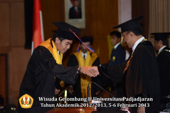 wisuda-unpad-gel-ii-ta-2012_2013-fakultas-teknik-geologi-oleh-rektor-011