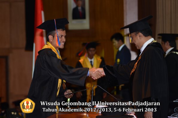 wisuda-unpad-gel-ii-ta-2012_2013-fakultas-teknik-geologi-oleh-rektor-013