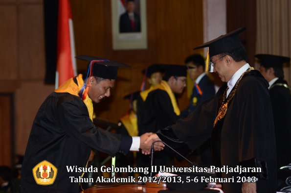 wisuda-unpad-gel-ii-ta-2012_2013-fakultas-teknik-geologi-oleh-rektor-016