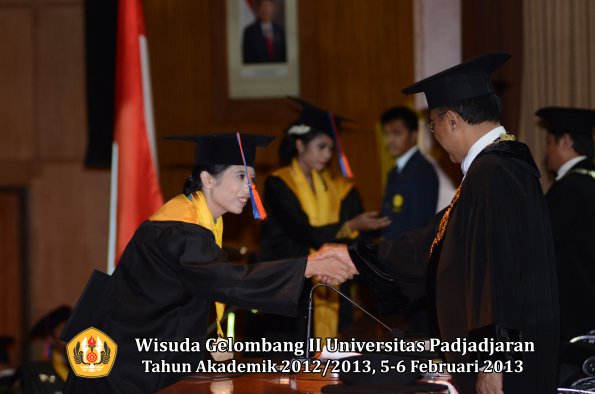 wisuda-unpad-gel-ii-ta-2012_2013-fakultas-teknik-geologi-oleh-rektor-021