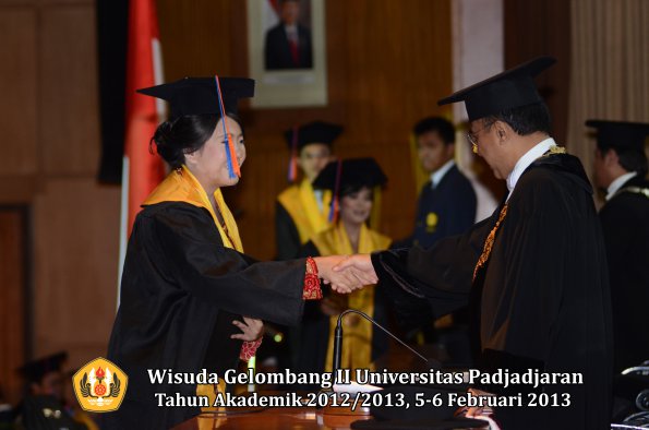 wisuda-unpad-gel-ii-ta-2012_2013-fakultas-teknik-geologi-oleh-rektor-024