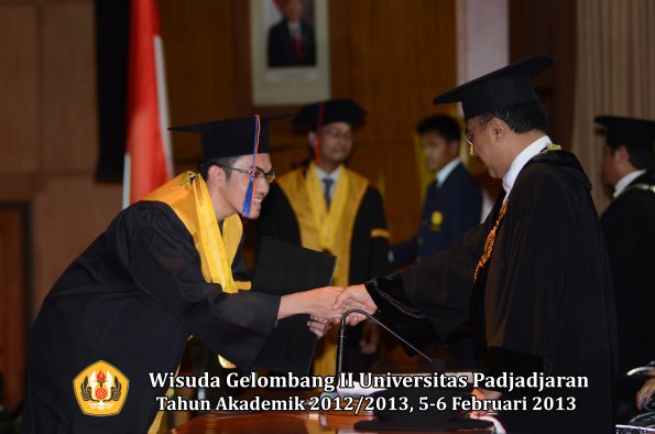 wisuda-unpad-gel-ii-ta-2012_2013-fakultas-teknik-geologi-oleh-rektor-026