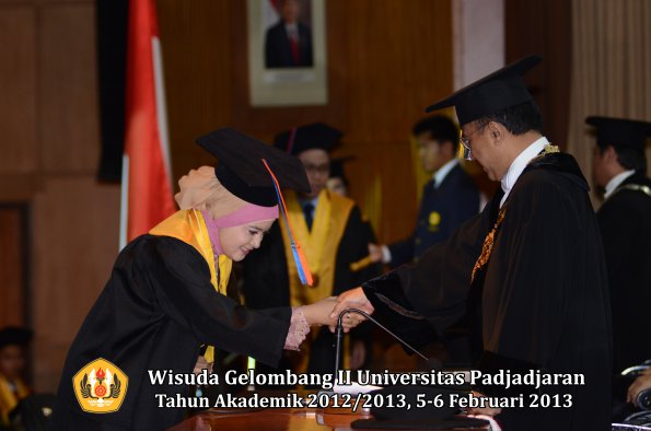 wisuda-unpad-gel-ii-ta-2012_2013-fakultas-teknik-geologi-oleh-rektor-028