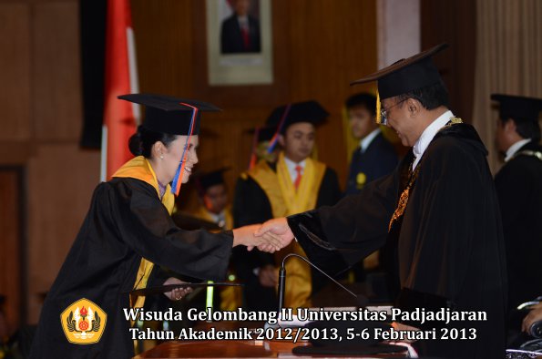 wisuda-unpad-gel-ii-ta-2012_2013-fakultas-teknik-geologi-oleh-rektor-030