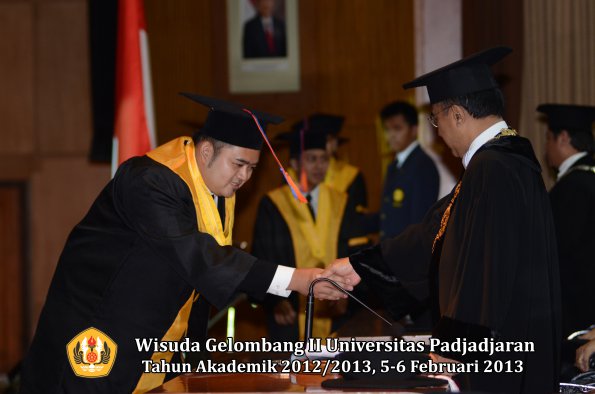 wisuda-unpad-gel-ii-ta-2012_2013-fakultas-teknik-geologi-oleh-rektor-038