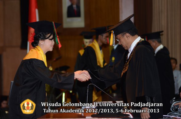 wisuda-unpad-gel-ii-ta-2012_2013-fakultas-teknologi-industri-pertanian-oleh-rektor-003