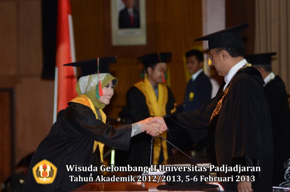 wisuda-unpad-gel-ii-ta-2012_2013-fakultas-teknologi-industri-pertanian-oleh-rektor-006