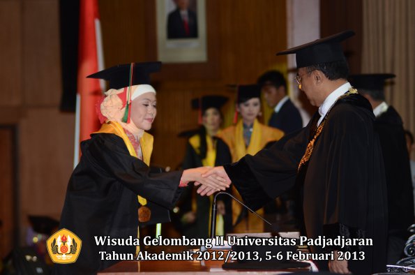 wisuda-unpad-gel-ii-ta-2012_2013-fakultas-teknologi-industri-pertanian-oleh-rektor-015