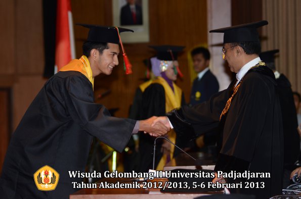 wisuda-unpad-gel-ii-ta-2012_2013-fakultas-teknologi-industri-pertanian-oleh-rektor-020