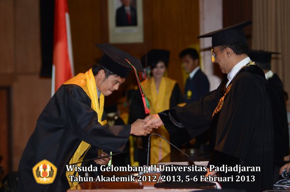 wisuda-unpad-gel-ii-ta-2012_2013-fakultas-teknologi-industri-pertanian-oleh-rektor-024