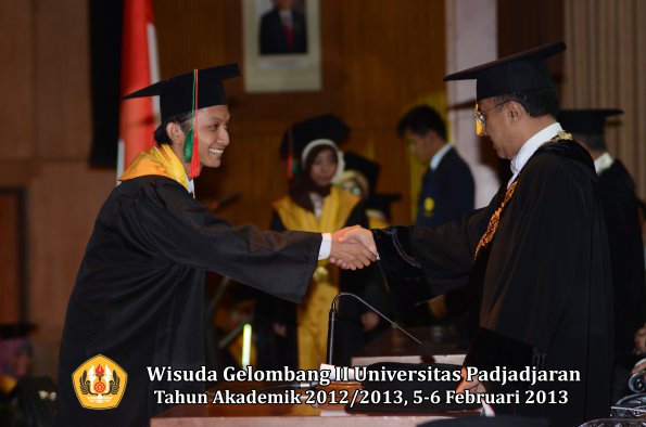 wisuda-unpad-gel-ii-ta-2012_2013-fakultas-teknologi-industri-pertanian-oleh-rektor-031