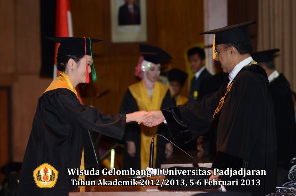 wisuda-unpad-gel-ii-ta-2012_2013-fakultas-teknologi-industri-pertanian-oleh-rektor-034