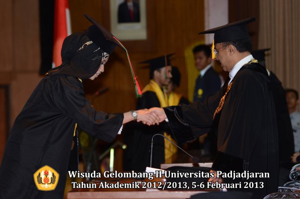 wisuda-unpad-gel-ii-ta-2012_2013-fakultas-teknologi-industri-pertanian-oleh-rektor-040