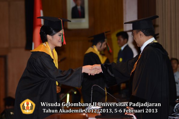 wisuda-unpad-gel-ii-ta-2012_2013-fakultas-teknologi-industri-pertanian-oleh-rektor-052