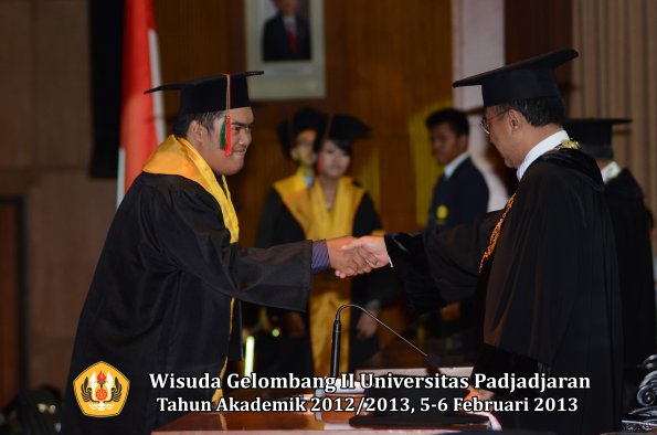 wisuda-unpad-gel-ii-ta-2012_2013-fakultas-teknologi-industri-pertanian-oleh-rektor-060