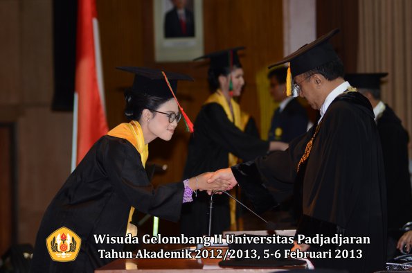 wisuda-unpad-gel-ii-ta-2012_2013-fakultas-teknologi-industri-pertanian-oleh-rektor-064