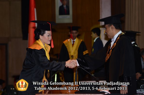 wisuda-unpad-gel-ii-ta-2012_2013-fakultas-hukum-oleh-rektor-001