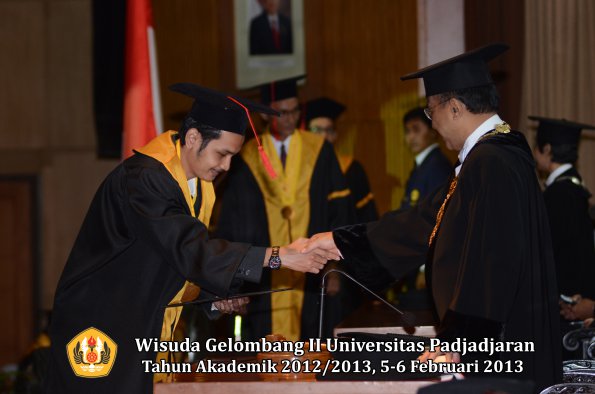 wisuda-unpad-gel-ii-ta-2012_2013-fakultas-hukum-oleh-rektor-100