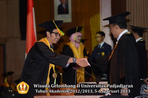 wisuda-unpad-gel-ii-ta-2012_2013-fakultas-ilmu-komunikasi-oleh-rektor-004