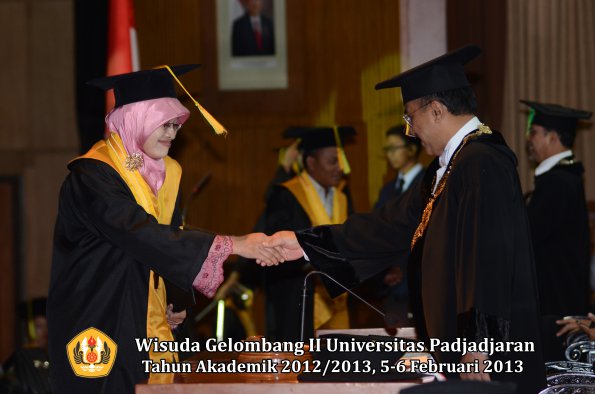 wisuda-unpad-gel-ii-ta-2012_2013-fakultas-ilmu-komunikasi-oleh-rektor-005