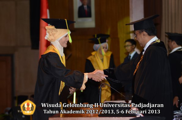 wisuda-unpad-gel-ii-ta-2012_2013-fakultas-ilmu-komunikasi-oleh-rektor-130