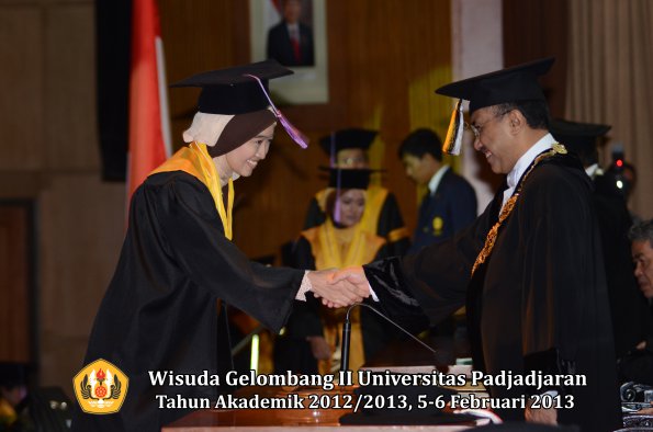 wisuda-unpad-gel-ii-ta-2012_2013-fakultas-kedokteran-gigi-oleh-rektor-022