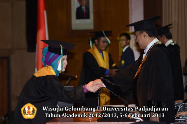 wisuda-unpad-gel-ii-ta-2012_2013-fakultas-pertanian-oleh-rektor-012