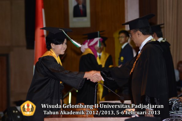 wisuda-unpad-gel-ii-ta-2012_2013-fakultas-pertanian-oleh-rektor-022