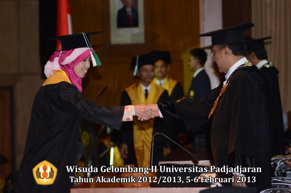 wisuda-unpad-gel-ii-ta-2012_2013-fakultas-pertanian-oleh-rektor-023