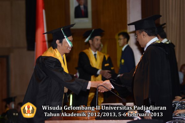 wisuda-unpad-gel-ii-ta-2012_2013-fakultas-pertanian-oleh-rektor-026