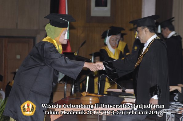 wisuda-unpad-gel-ii-ta-2012_2013-fakultas-pertanian-oleh-rektor-028