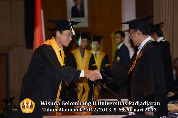 wisuda-unpad-gel-ii-ta-2012_2013-fakultas-pertanian-oleh-rektor-031