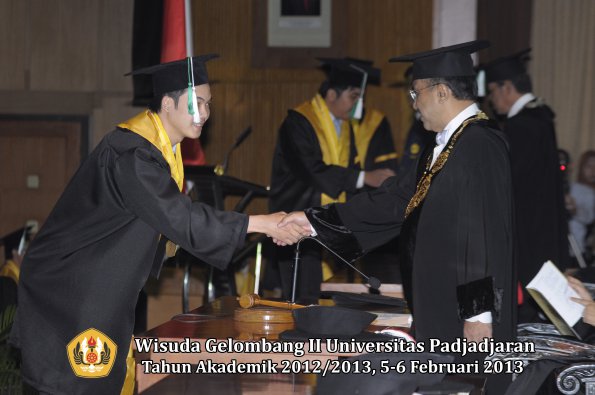 wisuda-unpad-gel-ii-ta-2012_2013-fakultas-pertanian-oleh-rektor-035