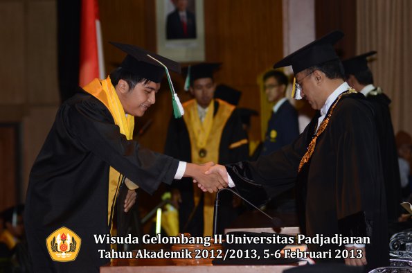 wisuda-unpad-gel-ii-ta-2012_2013-fakultas-pertanian-oleh-rektor-036