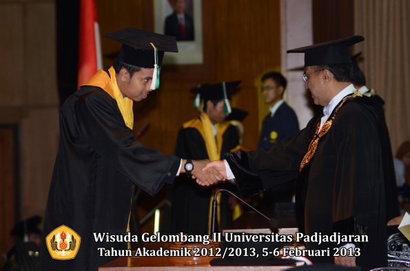 wisuda-unpad-gel-ii-ta-2012_2013-fakultas-pertanian-oleh-rektor-037