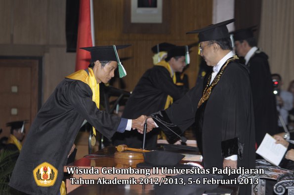 wisuda-unpad-gel-ii-ta-2012_2013-fakultas-pertanian-oleh-rektor-038