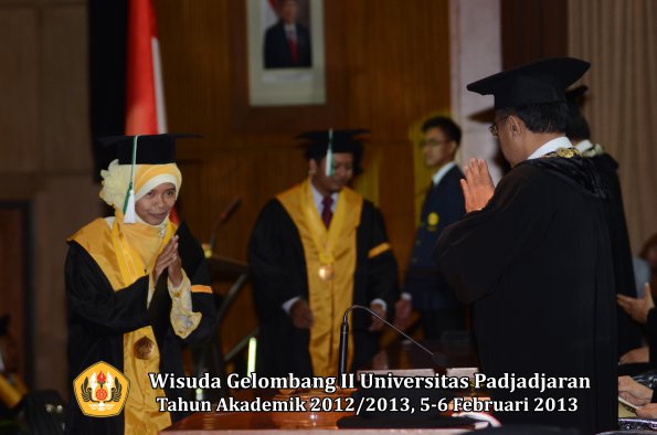 wisuda-unpad-gel-ii-ta-2012_2013-fakultas-pertanian-oleh-rektor-040