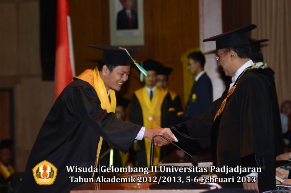 wisuda-unpad-gel-ii-ta-2012_2013-fakultas-pertanian-oleh-rektor-041